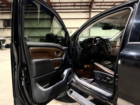Used 2019 Nissan Titan Platinum Reserve w/ Platinum Utility Package image 12
