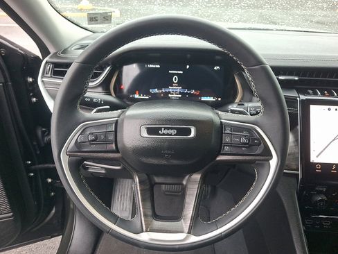 Certified 2023 Jeep Grand Cherokee L Limited w/ Black Appearance Package AWD/4WD image 20