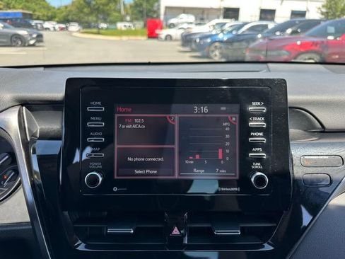 Used 2022 Toyota Camry SE FWD image 22