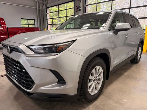 Used 2024 Toyota Grand Highlander AWD Hybrid image 4