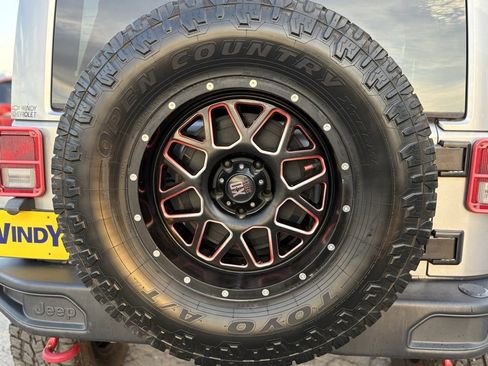 Used 2016 Jeep Wrangler Unlimited Rubicon image 13