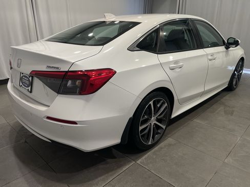 Used 2022 Honda Civic Touring image 4
