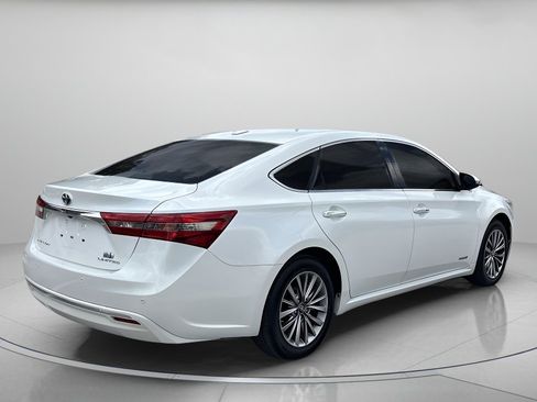 Used 2018 Toyota Avalon Limited FWD image 3