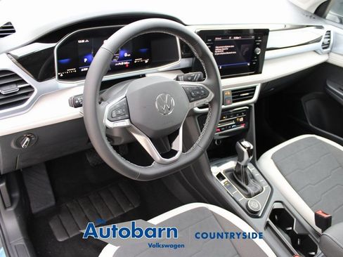 Used 2025 Volkswagen Taos SE AWD/4WD image 8
