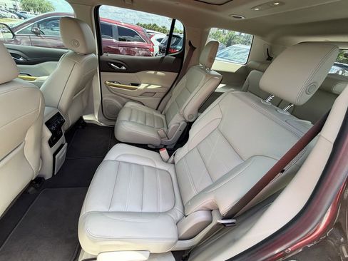 Used 2019 GMC Acadia Denali w/ Technology Package FWD image 18