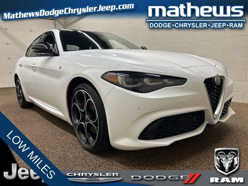 Used 2024 Alfa Romeo Giulia Ti AWD/4WD image 1