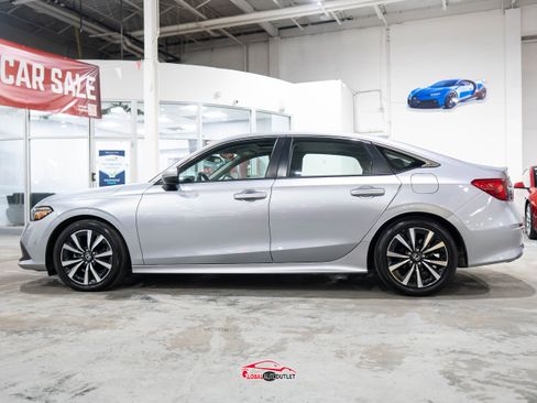 Used 2023 Honda Civic EX image 4