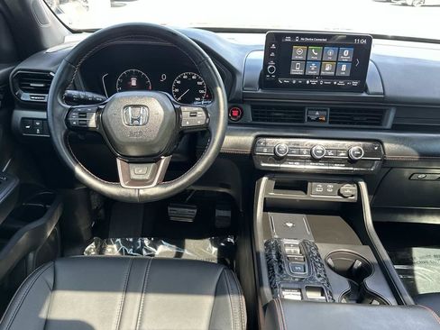 Used 2025 Honda Pilot TrailSport image 21