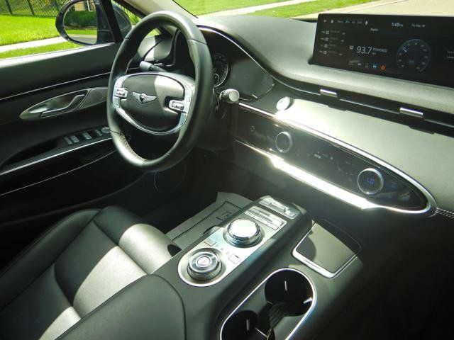 Used 2025 Genesis GV70 2.5T AWD/4WD image 5