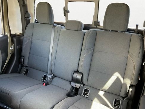 New 2025 Jeep Gladiator Sport image 9