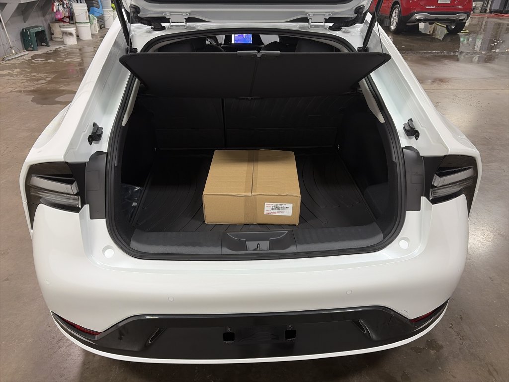 New 2026 Toyota Prius Plug-In Hybrid FWD image 28