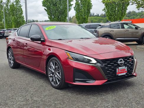 Used 2023 Nissan Altima 2.0 SR FWD image 3