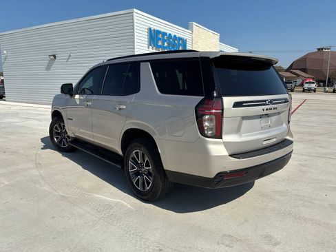 Used 2023 Chevrolet Tahoe Z71 w/ Luxury Package AWD/4WD image 5