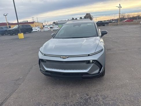 New 2026 Chevrolet Equinox EV LT AWD/4WD image 8