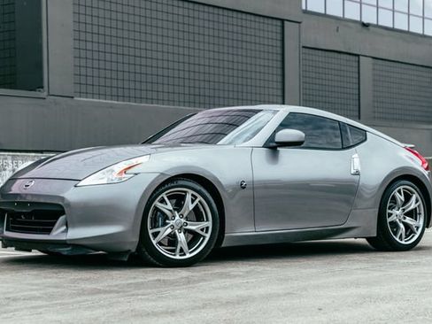 Used 2009 Nissan 370Z Touring RWD image 37