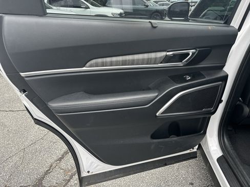 Certified 2024 Kia Telluride EX w/ EX Captain's Chair Package FWD image 26