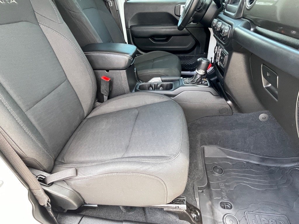Used 2018 Jeep Wrangler Unlimited Sahara AWD/4WD image 10