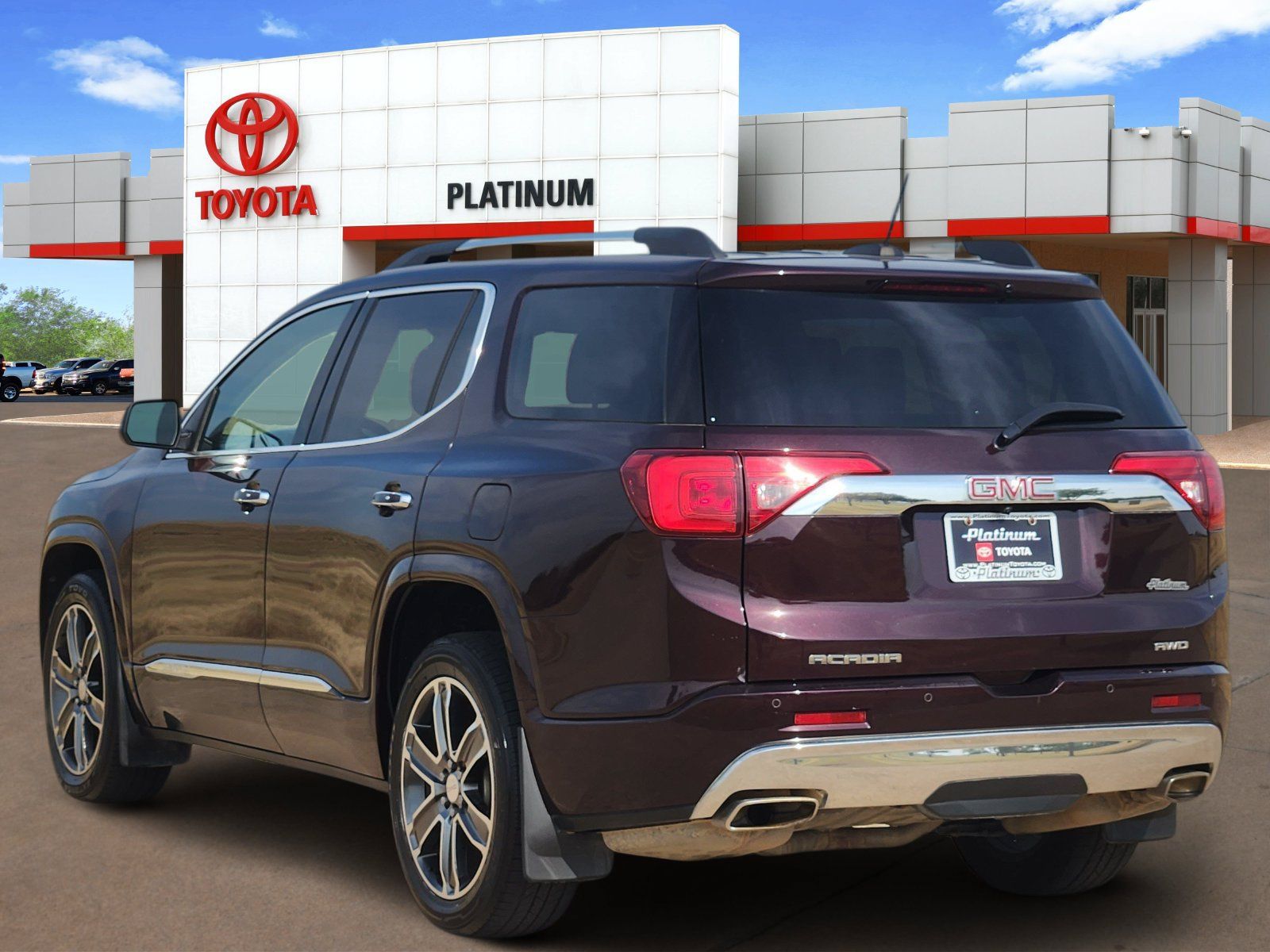 Used 2017 GMC Acadia Denali w/ Technology Package AWD/4WD image 5