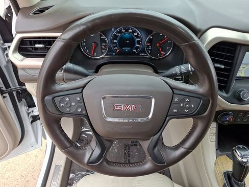 Used 2018 GMC Acadia Denali w/ Technology Package FWD image 20