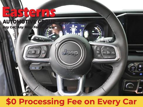 Used 2025 Jeep Wrangler Unlimited Sahara AWD/4WD image 10