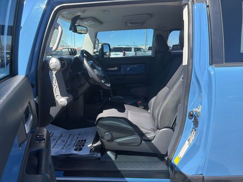 Used 2012 Toyota FJ Cruiser 4WD w/ Upgrade Pkg image 9