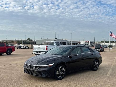 Used 2025 Hyundai Elantra SEL FWD image 10