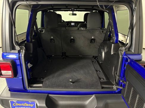 Used 2019 Jeep Wrangler Unlimited Sport S AWD/4WD image 34