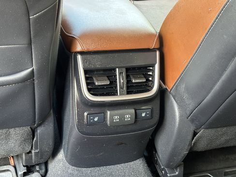 Used 2021 Subaru Outback Touring w/ Popular Package #2 AWD/4WD image 18