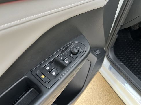 Certified 2022 Volkswagen Taos SEL image 14