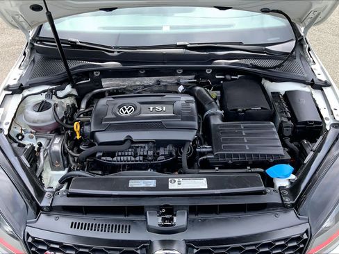 Used 2017 Volkswagen GTI SE FWD image 32