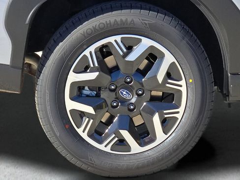 Certified 2025 Subaru Forester Premium AWD/4WD image 8