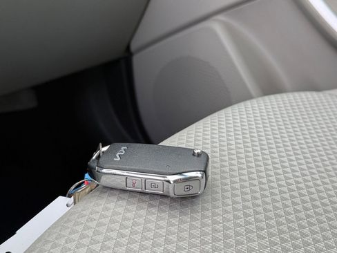 Used 2025 Kia Soul LX w/ LX Technology Package FWD image 20