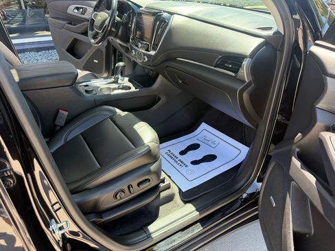 Used 2020 Chevrolet Traverse LT w/ LT Premium Package AWD/4WD image 18