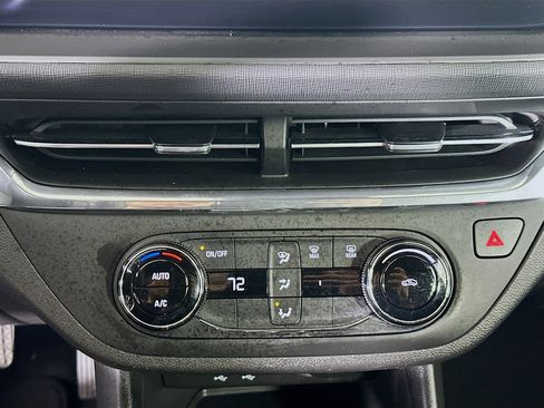 Used 2025 Buick Envista Preferred image 23