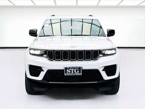 Used 2024 Jeep Grand Cherokee Laredo X RWD image 2