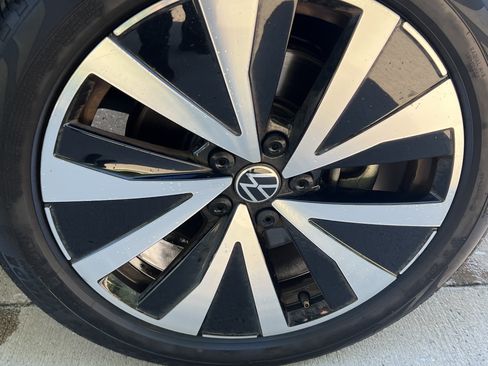 Certified 2022 Volkswagen Taos SE w/ Panoramic Sunroof Package FWD image 11