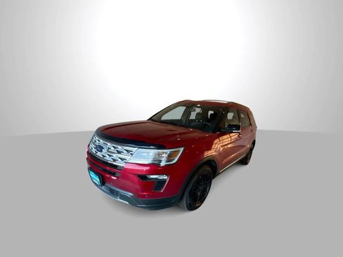 Used 2018 Ford Explorer XLT w/ Equipment Group 202A AWD/4WD image 4