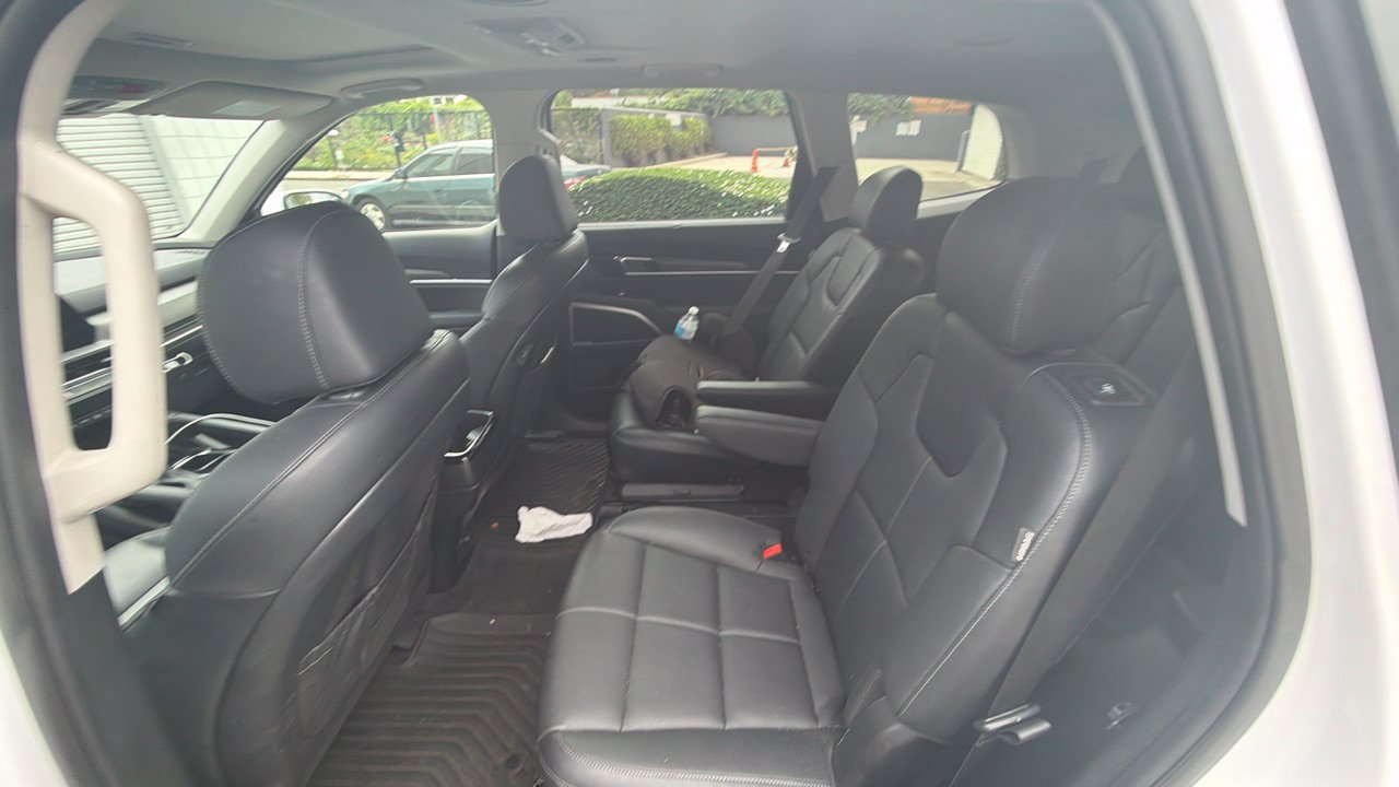 Certified 2023 Kia Telluride EX w/ EX Captain's Chair Package FWD image 7