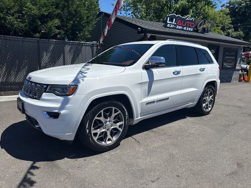 Used 2020 Jeep Grand Cherokee Overland AWD/4WD image 2