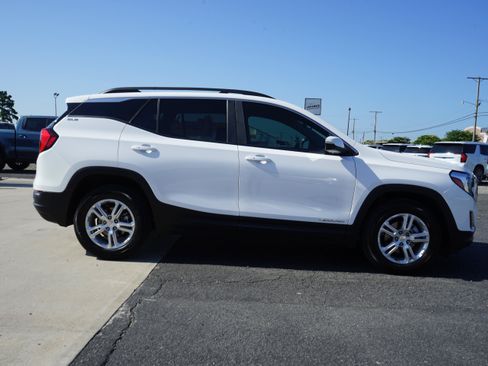 Used 2021 GMC Terrain SLE w/ Driver Convenience Package FWD image 6