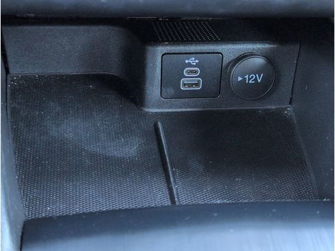 Used 2025 Ford Escape ST-Line image 18