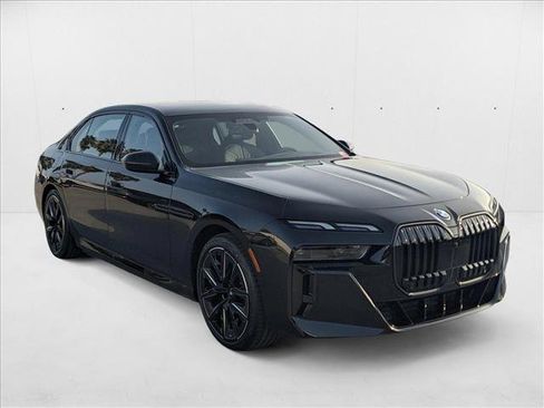 Used 2025 BMW i7 xDrive60 image 7