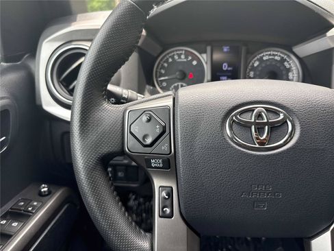 Used 2018 Toyota Tacoma Limited RWD image 18