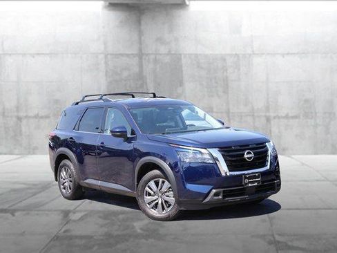 Used 2025 Nissan Pathfinder SV FWD image 2