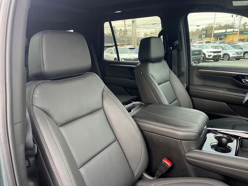 Used 2025 Chevrolet Tahoe Z71 w/ Comfort Package image 32