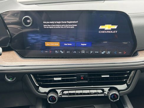 New 2025 Chevrolet Suburban High Country AWD/4WD image 19