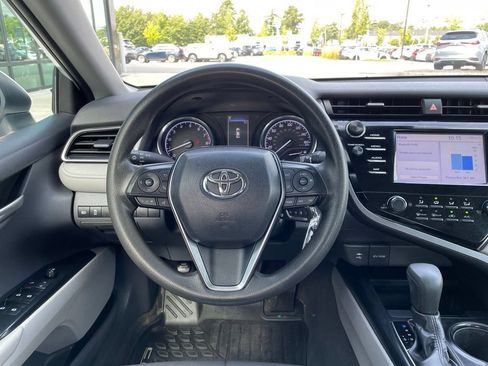 Used 2019 Toyota Camry LE FWD image 18