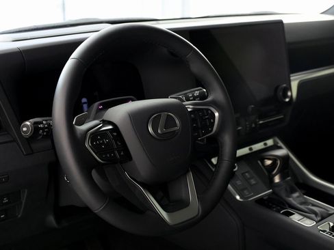 Used 2025 Lexus GX 550 w/ Accessory Package (Z1) image 22