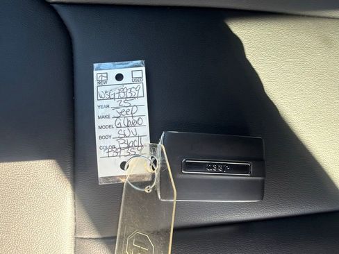 New 2025 Jeep Grand Cherokee L Limited w/ Black Appearance Package image 65