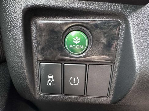 Used 2018 Honda HR-V EX image 16